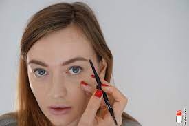 Натуральный оттенок и приглушенное освещение весеннего макияжа