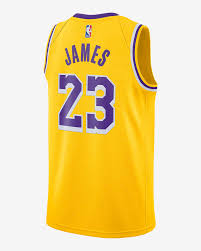 Ich hab mal nen lakers trikot gebastelt weil ich das dribbler outfit nen bisschen langweilig fand. Lebron James Lakers Icon Edition 2020 Nike Nba Swingman Trikot Nike De