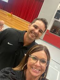 Kari Sharpe's Instagram, Twitter & Facebook