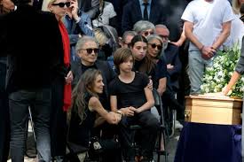 Obsèques de Françoise Coquet : Michel Drucker se recueille auprès de sa famille — Journal des Femmes