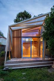 Stairs wrap around the full front edge of the bayed deck, with a belgard urbana hardscaped landing easing the transition to the backyard. Photo 7 Of 20 In 19 Backyard Offices And Studios To Inspire Your Own Work From Home Escape From A Snug Garden Studio Makes Room For A New Zealand Family S Growing Sons Dwell