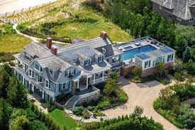 Maybe you would like to learn more about one of these? Tour A Shingle Style Hamptons Home Designed By Robert A M Stern Architects Chairish Blog