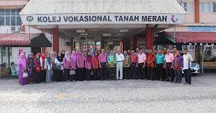The urban area of tanah merah is situated along the kelantan river. Koperasi Kolej Vokasional Kluang Berhad