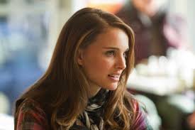 Seeing natalie portman looking so yolked while filming thor: Natalie Portman Hairstyle In Thor Natalie Portman Thor Natalie Portman Hair Styles