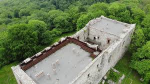 A tótól balra mentünk a kék . Az Erdoben Var Tripadventure