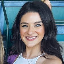 Karen Dimaria's Instagram, Twitter & Facebook