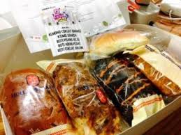 Holland bakery terkenal dengan menu khas kue ulang tahun dengan karakter disney dan kue lapis legit legendarisnya. Informasi Harga Bolu Holland Bakery Juni 2021