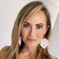 Diana Gann's Instagram, Twitter & Facebook