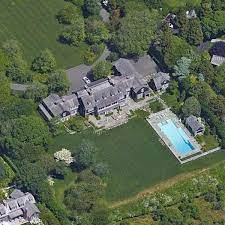 45 Of The Most Stunning Celebrity Homes On The Planet Celebrity Houses The Hamptons East Hampton