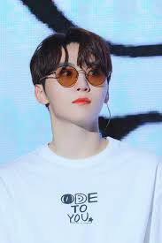 Joining the badminton club are oh sang wook, the korean fencer who recently won a gold medal at the tokyo olympics, seventeen's seungkwan, who . Seungkwan Is So Attractive Random Onehallyu