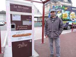 Un Distributeur A Pain Installe Depuis Mardi La Celle Saint Cyr 89116