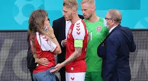 Kjær und torwart kasper schmeichel nahmen anschließend eriksens lebensgefährtin sabrina kvist jensen in den arm und kümmerten sich um sie. Bqhd9uodqkpsfm