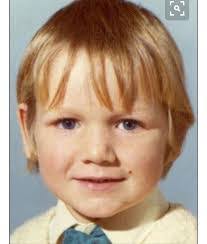 Kelly Klinedinst's Instagram, Twitter & Facebook