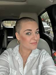 Amanda Lamm's Instagram, Twitter & Facebook