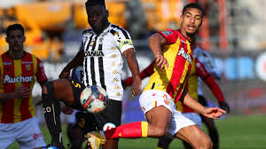 Raphael varane finaliza contrato en junio del 2022, pero no decidir si extiende su vínculo le podría raphael varane respondió a las críticas recibidas en la previa del real madrid vs inter de milán por. Covid 19 Au Rc Lens Bade Ganago Et Le Frere De Raphael Varane Dans Le Groupe
