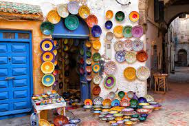 Tanie loty do maroko najłatwiej znaleźć z darmową wyszukiwarką skyscanner. Essaouira Maroko Pottery Shop Marrakech Maroko