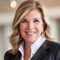 Kelly Chrisman's Instagram, Twitter & Facebook