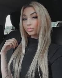 Samantha Partlow's Instagram, Twitter & Facebook