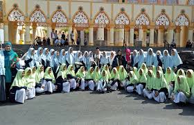 Tiada kata yang pantas untuk diucapkan kecuali memanjatkan puji syukur kehadirat allah swt yang telah melimpahkan segala rahmat, taufik, dan hidayahnya kepada kita sekalian. Kelebihan Dan Keutamaan Menjadi Santri Palontaraq