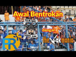 Sementara empat penendang pertama persijap dapat menunaikan tugasnya dengan baik. Awal Bentrok Viking Dengan The Jak Mania Youtube