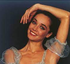 Oriella dorella, dal successo con la danza al dolore per la fine del matrimonio con eugenio ospite di serena bortone a oggi è un altro giorno, la ballerina oriella dorella ricorda i suoi esordi nel mondo. Oriella Dorella La Luce Di Due Occhi Che Danzano Roba Da Donne