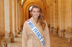 Amandine will wear ziad nakad for the finals and vote for amandine ! Miss Univers Amandine Petit Toute Experience Est Bonne A Prendre On Fonce