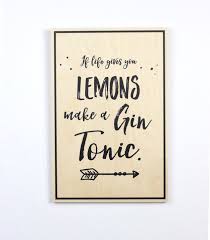 If Life Gives You Lemons Make A Gin Tonic Gin Ist Das Neue Kultgetrank Und Auch In Coolen Spruchen Nicht Mehr Weg Gin Zitate Alkohol Zitate Coole Spruche