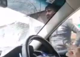 Ini bermakna, posisi cermin sisi perlu jauh ke luar dan tidak menampakan badan kereta kita sendiri. Lelaki Berang Pecahkan Cermin Kereta Guna Topi Keledar 24 Lelaki Sakit Mental Katanya Isu Semasa Semasa Forum Cari Infonet