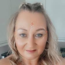 Elise Tapper's Instagram, Twitter & Facebook