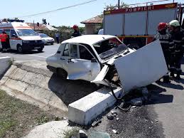 318 de rezultate pentru eticheta accidente rutiere. Foto DouÄ Persoane RÄnite DupÄ Ce Dacia In Care Se Aflau S A Izbit De Un Cap De Pod Romania24 Ro