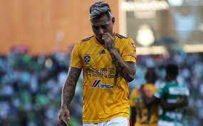 Eduardo jesús vargas rojas (santiago, 20 november 1989) is een chileens voetballer die doorgaans speelt als aanvaller.in november 2020 verruilde hij tigres uanl voor atlético mineiro.vargas maakte in 2009 zijn debuut in het chileens voetbalelftal.in 2011 werd hij verkozen tot chileens voetballer van het jaar Eduardo Vargas Borra Sus Fotos Con Tigres De Instagram Se Va