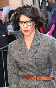 The former lost actress, 40, documented the dramatic cut she gave herself with a series of videos shared on her instagram. Celebrity Beauty Evangeline Lilly Looks Unrecognizable With New Bob Haircut Glamour