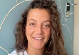 Camille lellouche, humoriste, comédienne, chanteuse one woman show : Camille Lellouche A Elle Active Le Doute Est Un Moteur Elle Active