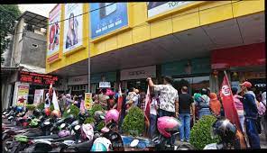 Kami berusaha memberikan layanan yang berkualitas, bermanfaat, bertanggung jawab dan sepenuh hati. Barongsai Warna Pink Meliuk Liuk Hibur Pengunjung Topsell