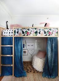 Model set kamar tidur susun adalah sebuah solusi bagi anda yang menghemat ruangan pada kamar tidur anda di rumah. 9 Inspirasi Desain Kamar Mungil Dengan Kasur Tingkat Bikin Anak Riang
