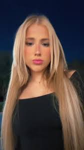 Sarah Raucci's Instagram, Twitter & Facebook