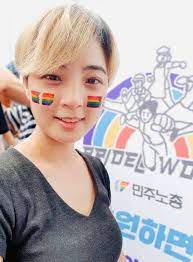 '나치'라는 표현에서 알 수 있듯 차별적인 페미니즘 사상을 가진 여성주의자에 대한 멸칭으로 사용된다. Huzt9ojbqnsxom
