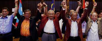 Federal düzeyde, mahathir mohamad başbakan olarak istifa ettiğinde, 10 mayıs 2018'den 24 şubat 2020'ye kadar iktidar koalisyonuydu. Malaysia Election What Just Happened Bbc News