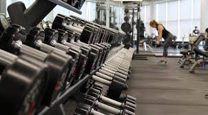 Une activité sportive est le complément essentiel d'un régime alimentaire et surtout d'une hygiène de vie saine. Programme Salle De Sport Combien De Repetitions Combien De Sets The Fitness Theory