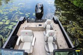 The alumacraft 205 competitor sport features a massive bow. 2020 Alumacraft Competitor 205 Sport