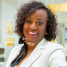 Iris Austin's Instagram, Twitter & Facebook