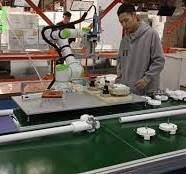 Robot Trung Quốc 'tìm đường' thống trị nhà máy
