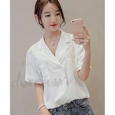 Bentuk v pada kaos ini sebenarnya didapat dari dua garis ribs yang bersudut di sekitar dada atas. Model Kerah V Jenis Jenis Model Kerah Kaos Toko Kain Kaos Knitto Dressbatik Dengan Model Kerah V Rempel Kerut Dada Lengan Pendek Sabuk Terlepas Dengan Aksen Kancing Bungkus Kerut Belakang
