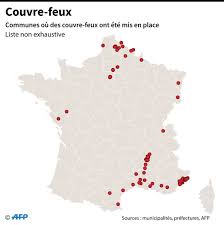 Il n'y a pas de fermeture des transports en commun, notamment pour permettre de répondre aux besoins des dérogations mais le télétravail reste fortement recommandé. Coronavirus Les Couvre Feux Se Multiplient Face A L Epidemie Public Senat