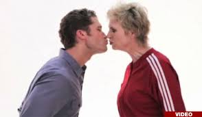 Why are Schue & Sue kissing?