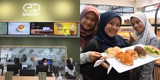Ummi baru sekali je jejak kaki di kedai eco tapi dah jatuh hati dengan kedai susun atur barang kemas, kedai bersih, berhawa dingin serta sistem bayaran pun sistematik berbanding kedai rm2 yang dipendekkan cerita, sekarang ni eco shop dah tambah cawangan baru. Cawangan Pertama Eco Bakery Rm2 10 Dibuka Di Johor Buatkan Netizen Teruja
