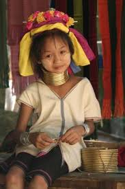 Wearing Rings To Have A Giraffe S Neck In Thailand Neck Rings Of Thailand S Kayan Women Giraffe Neck Neck Rings Kids Around The World