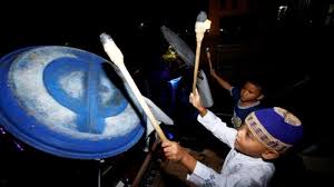 Berikut ketentuan takbiran yang dilaksanakan menjelang hari raya idul fitri 1442 h yang tertuang dalam se nomor 07 tahun 2021 kementerian agama. 5 Hari Lagi Idul Fitri 2021 Menurut Muhammadiyah Inilah Bacaan Takbir Lengkap Sambut Lebaran Banjarmasin Post