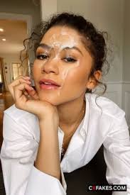 Zendaya Nude Selfie 01G5X67Gfpftbm5J9Zdzgjtdgb.315X0 | horny ...