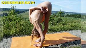Aber in meiner Gruppe sind leider nur Männer: Ich unterrichte Nackt-Yoga |  Leben & Wissen | BILD.de